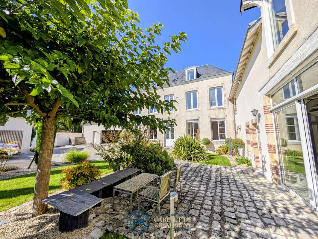 Maison à SAINT-JEAN-DE-BRAYE