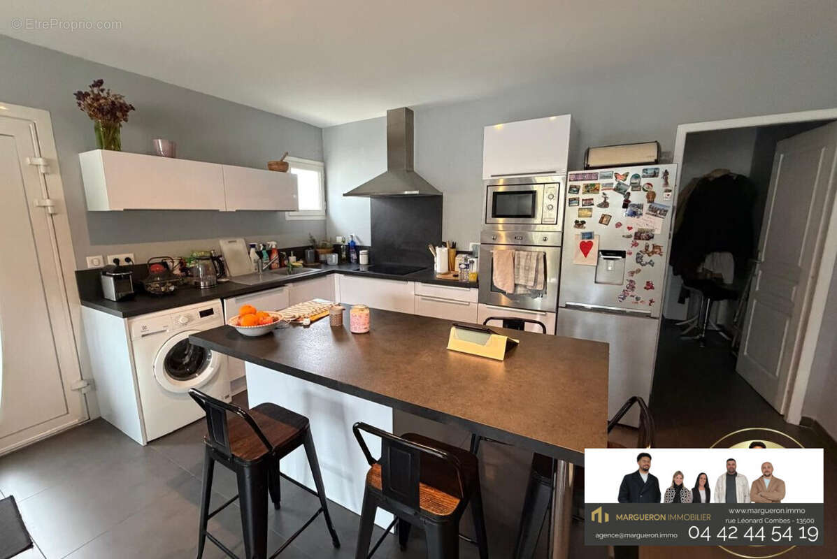 Appartement à SAINT-MITRE-LES-REMPARTS