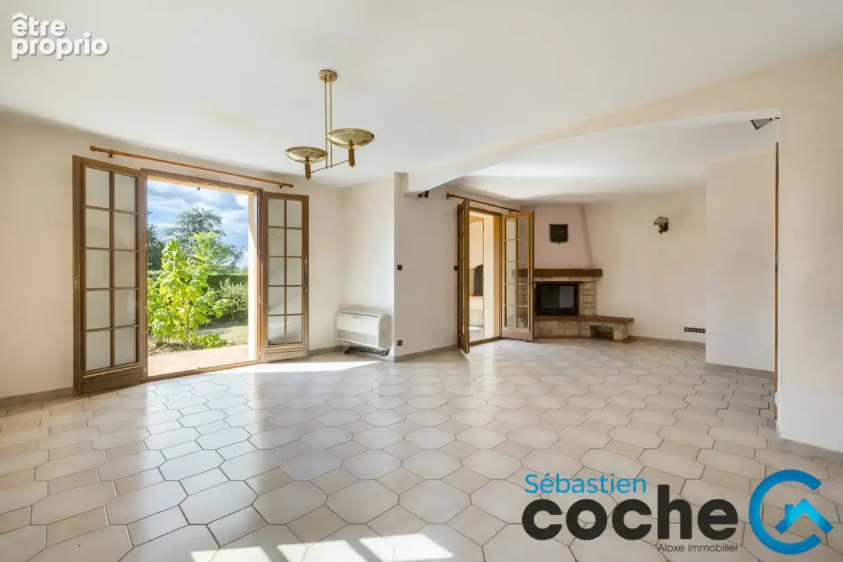 Exclusivité Chassieu - Villa 121m2 avec garage 50m2  sur parcelle 1000m2 - photo 4