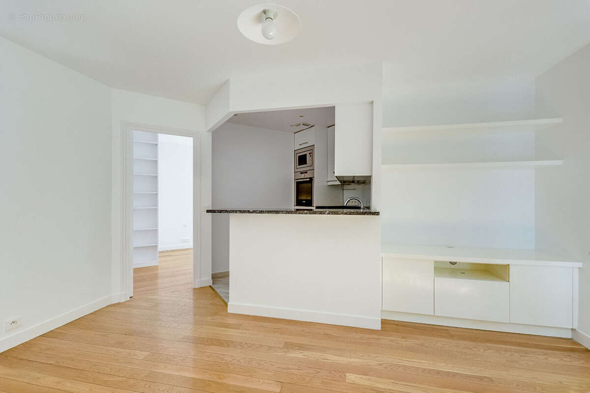 Appartement à PARIS-14E