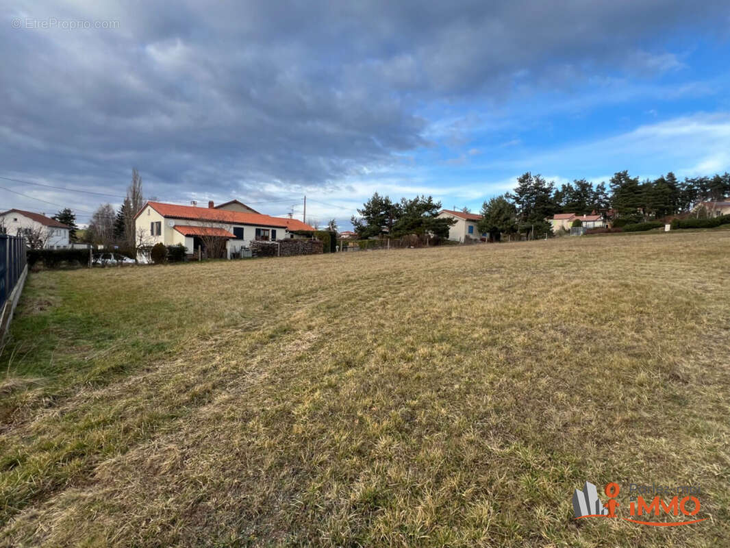 Terrain à LES VILLETTES