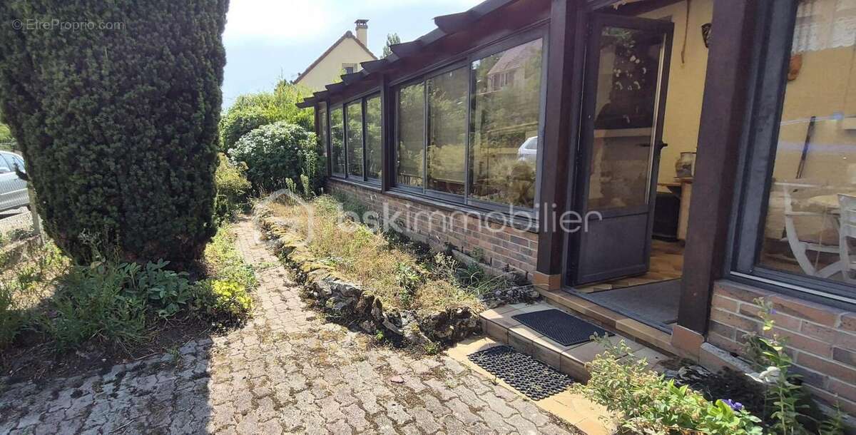 Maison avec un Grand Terrain et beau potentiel - photo 4
