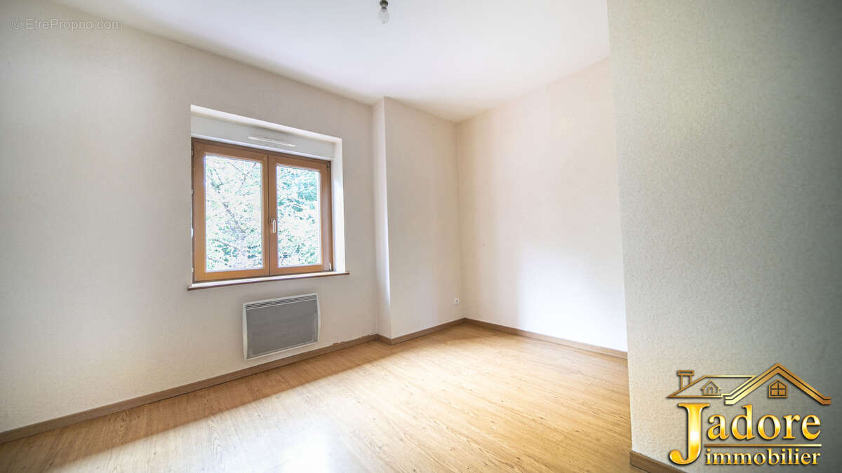 Appatrtement f4 1er etage - photo 9