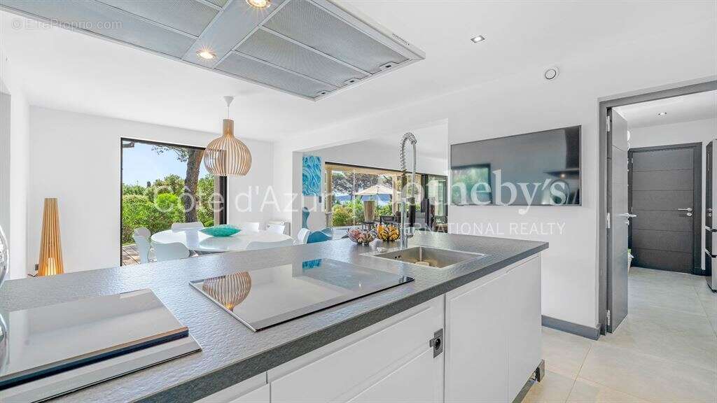 Co exclusivité villa contemporaine à vendre à Grimaud avec vue mer et piscine - photo 7