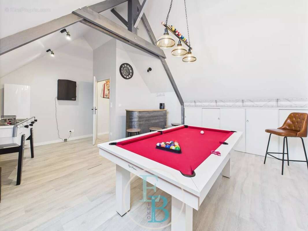 Maison - 235m2 - T8 - photo 11