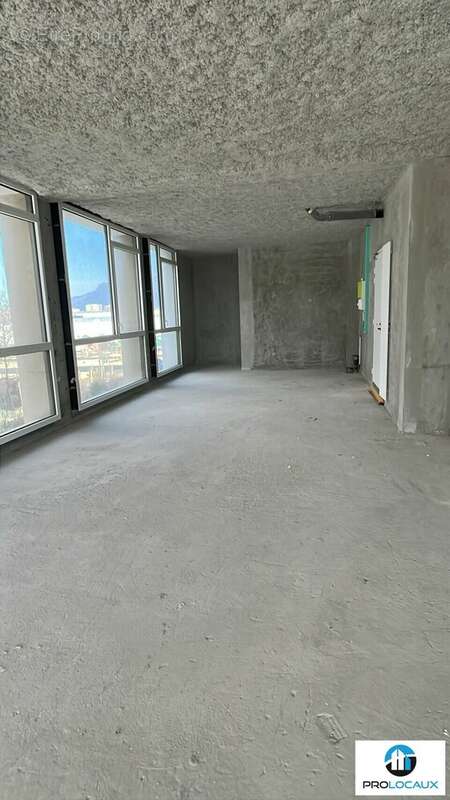 Commerce à LE PONT-DE-CLAIX