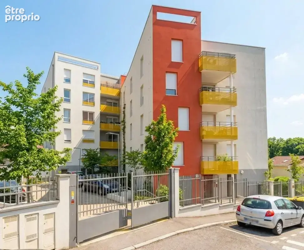 A VENDRE - T2 + garage proche gare de Vénissieux - photo 4