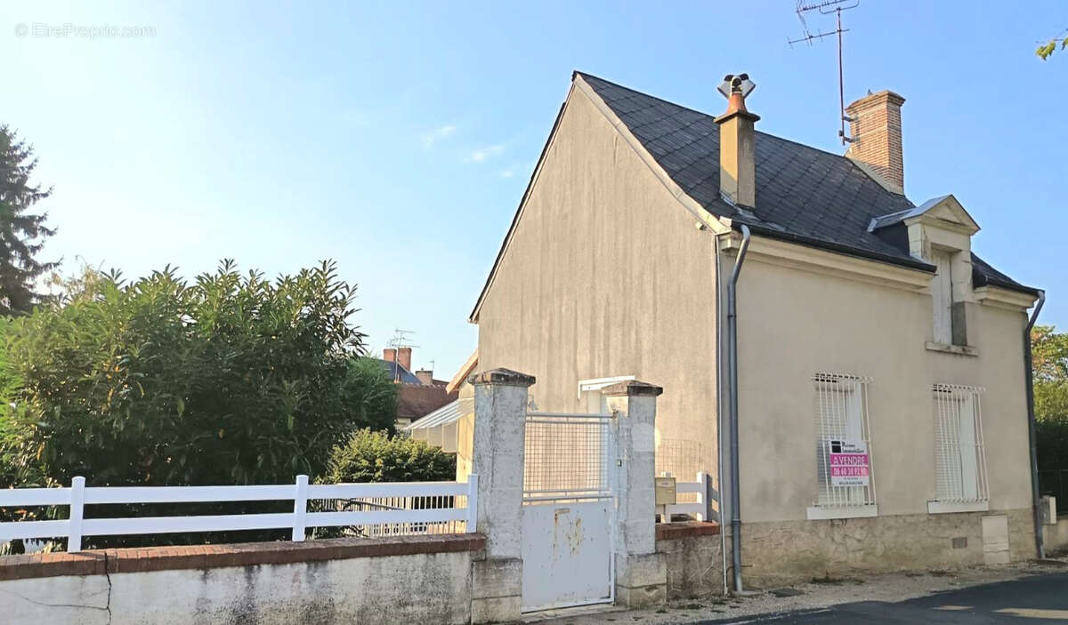 Centre ville avec garage - 41 m²- 393 m² de terrain - photo 2