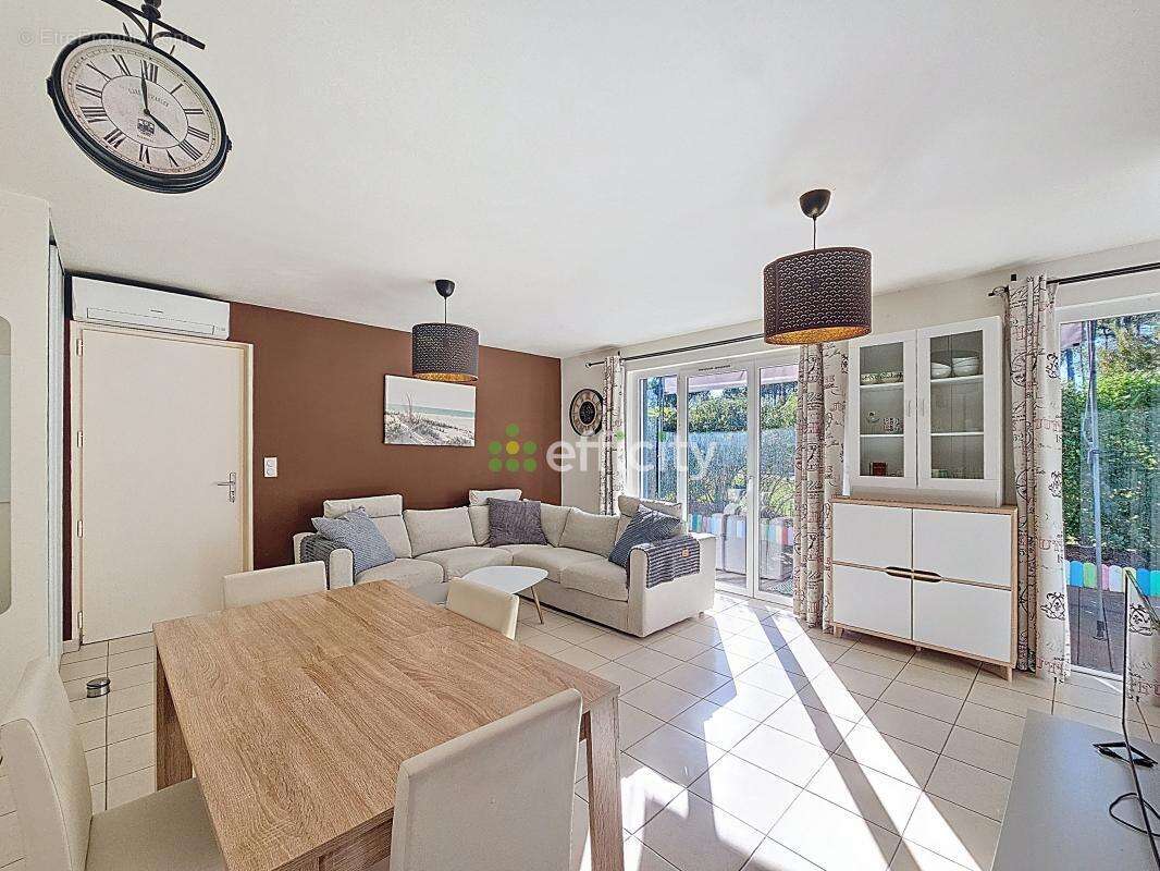 Maison à PARENTIS-EN-BORN