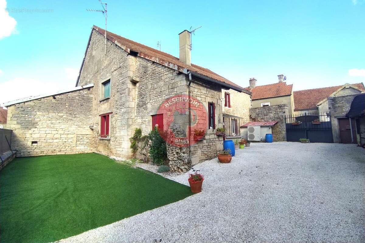 Maison à VILLAINES-EN-DUESMOIS