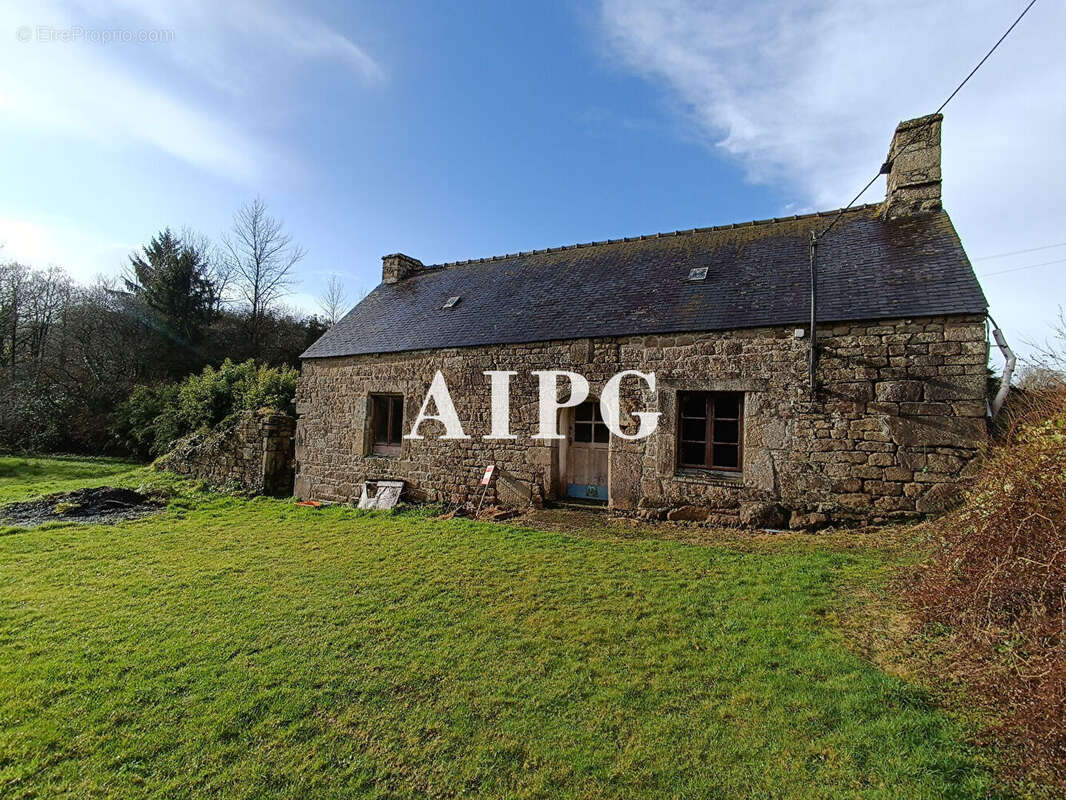 Maison à GLOMEL