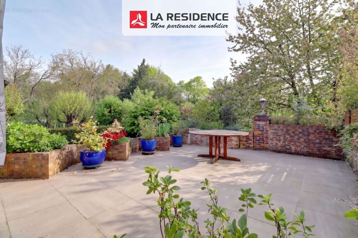 Maison à JOUY-LE-MOUTIER