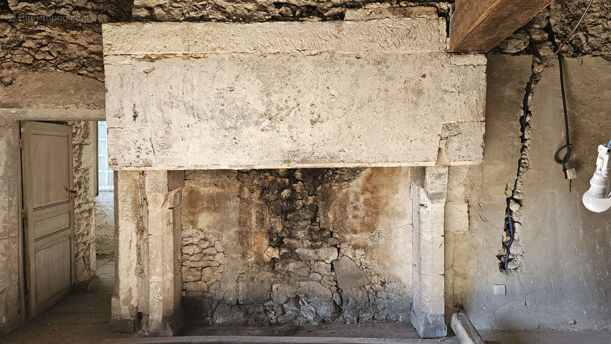 Maison à SAINT-MARTIAL-VIVEYROL