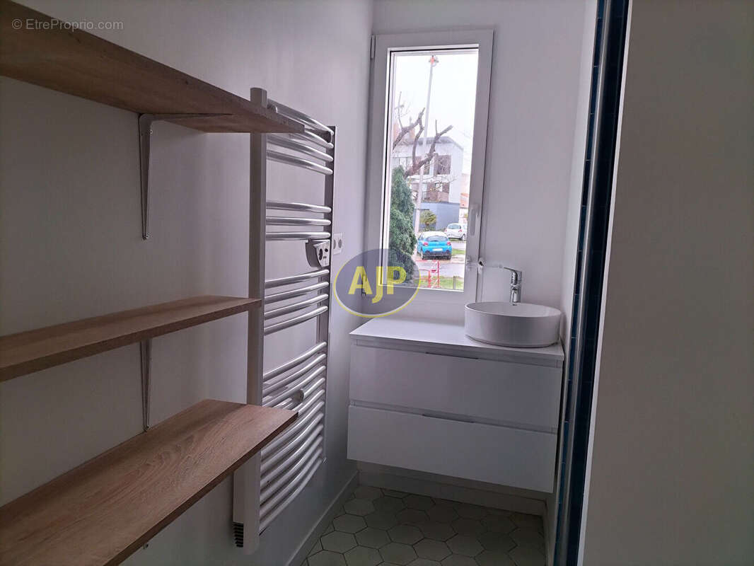 Appartement à FOURAS