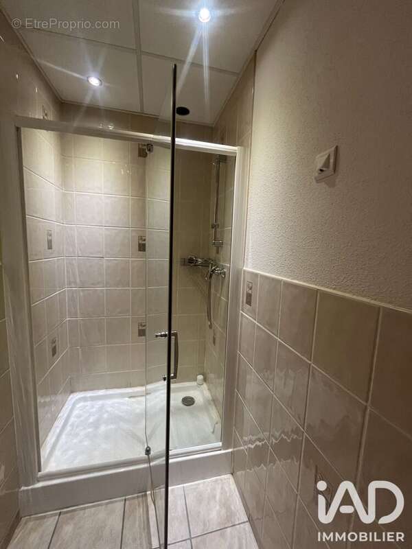 Commerce 73 m² à Saint-Claude  - photo 9