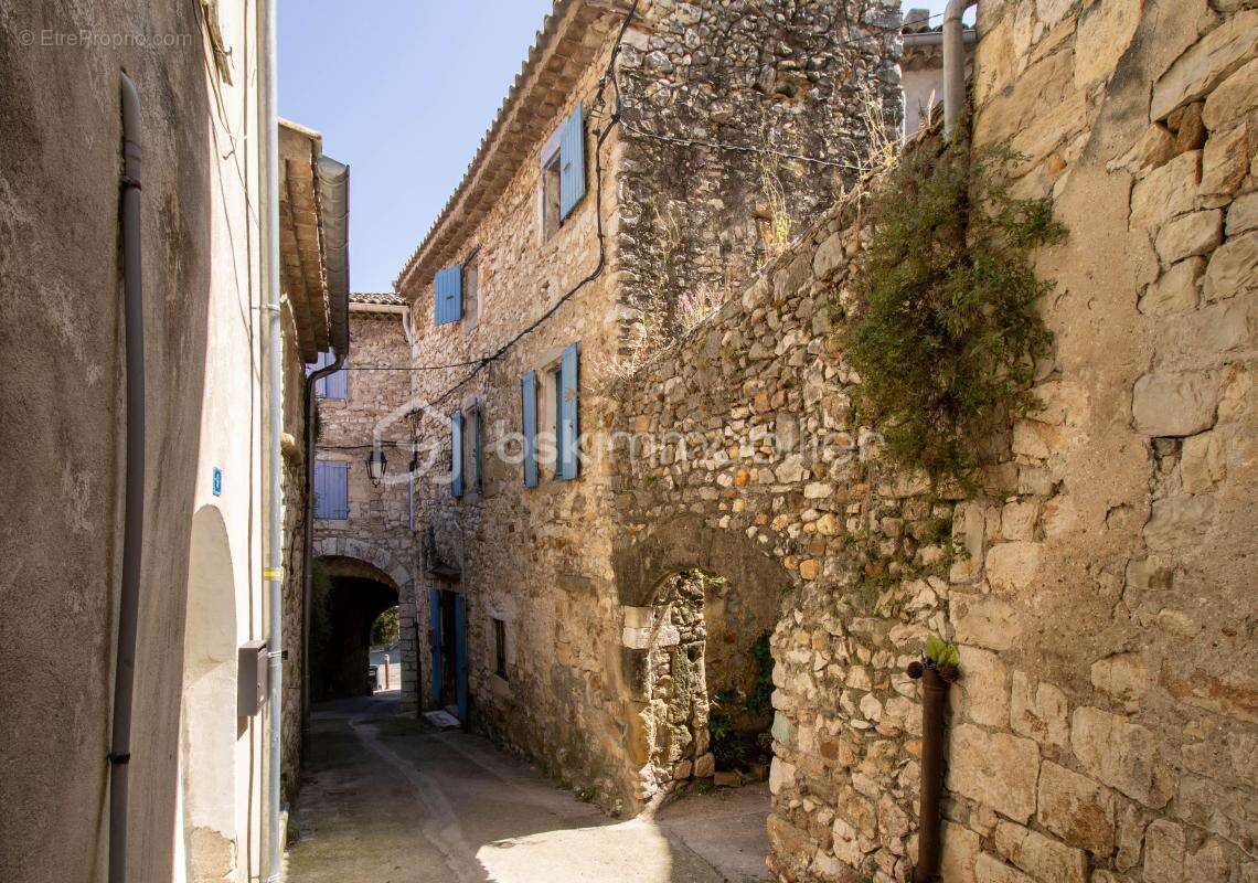 Maison de village sur 3 niveaux - photo 2