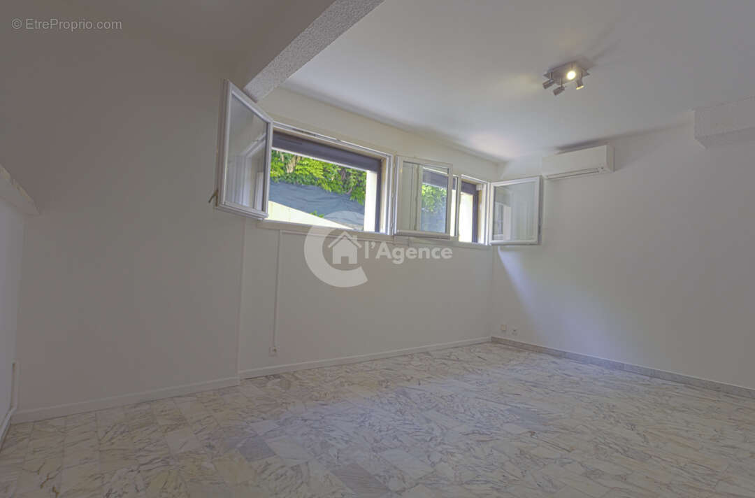 Appartement à MOUGINS
