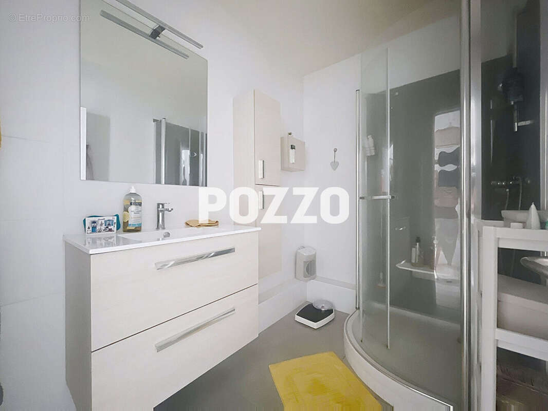 Appartement à DONVILLE-LES-BAINS