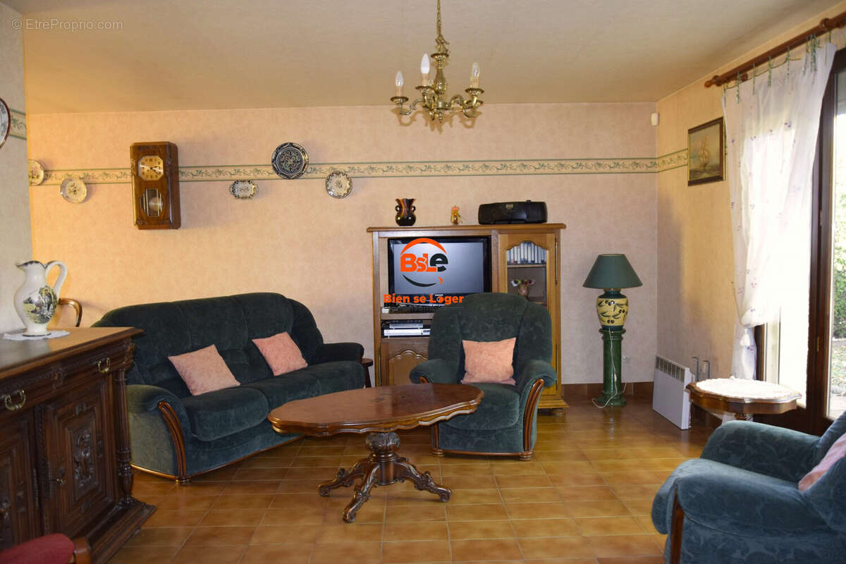 MAISON PLAIN PIED 4 PIECES A VENDRE - BSLE -Bien Se Loger Ensemble VEYRE MONTON  votre agence de proximité - Maison à TALLENDE