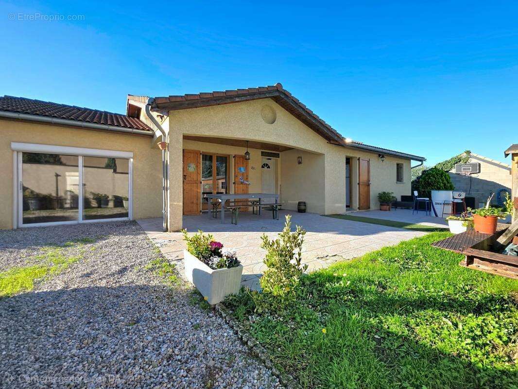 Maison à SAINT-PIERRE-DE-CHANDIEU