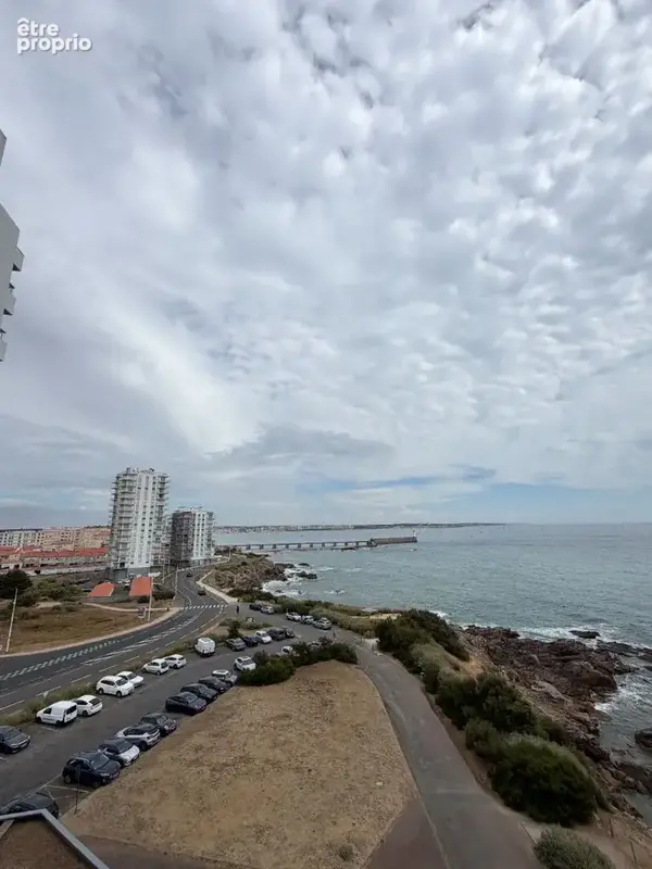 Appartement T3 face mer, 71m2 avec balcon, parking et cave - photo 2