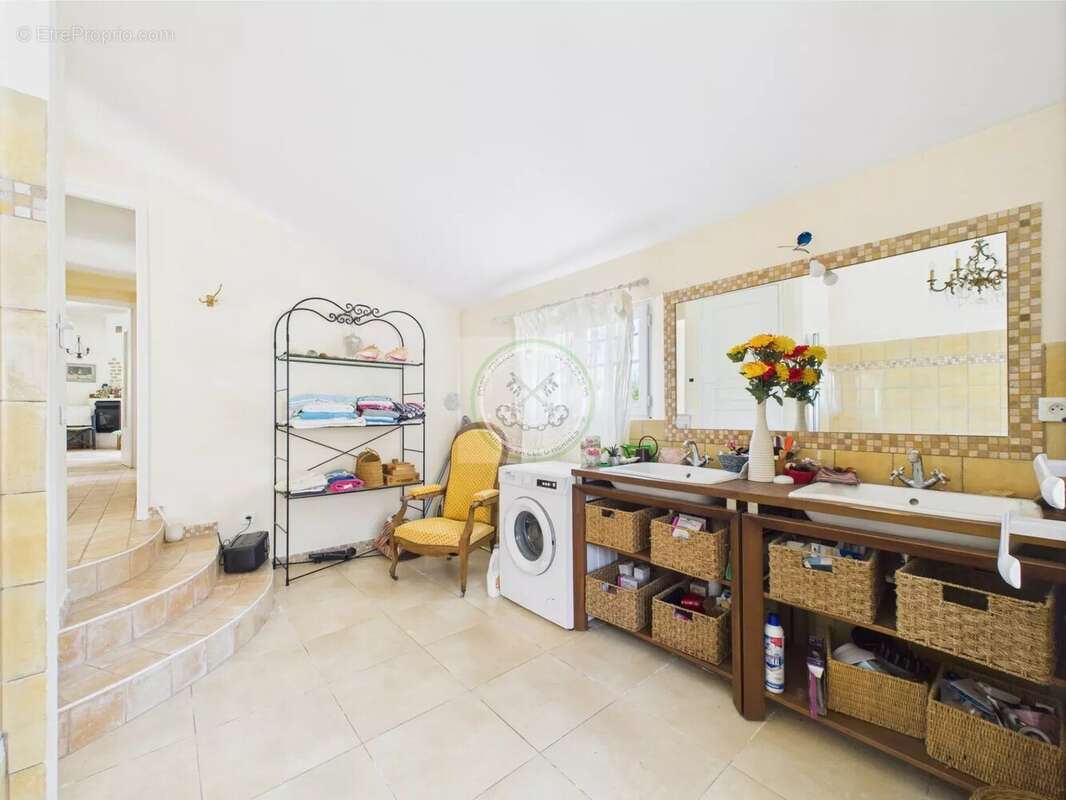 Maison à BAGNOLS-EN-FORET