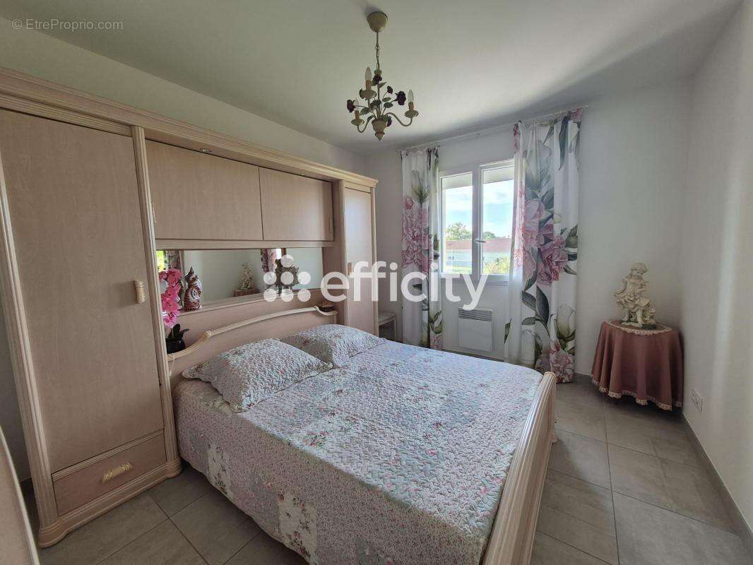 Maison à CHAILLAC-SUR-VIENNE