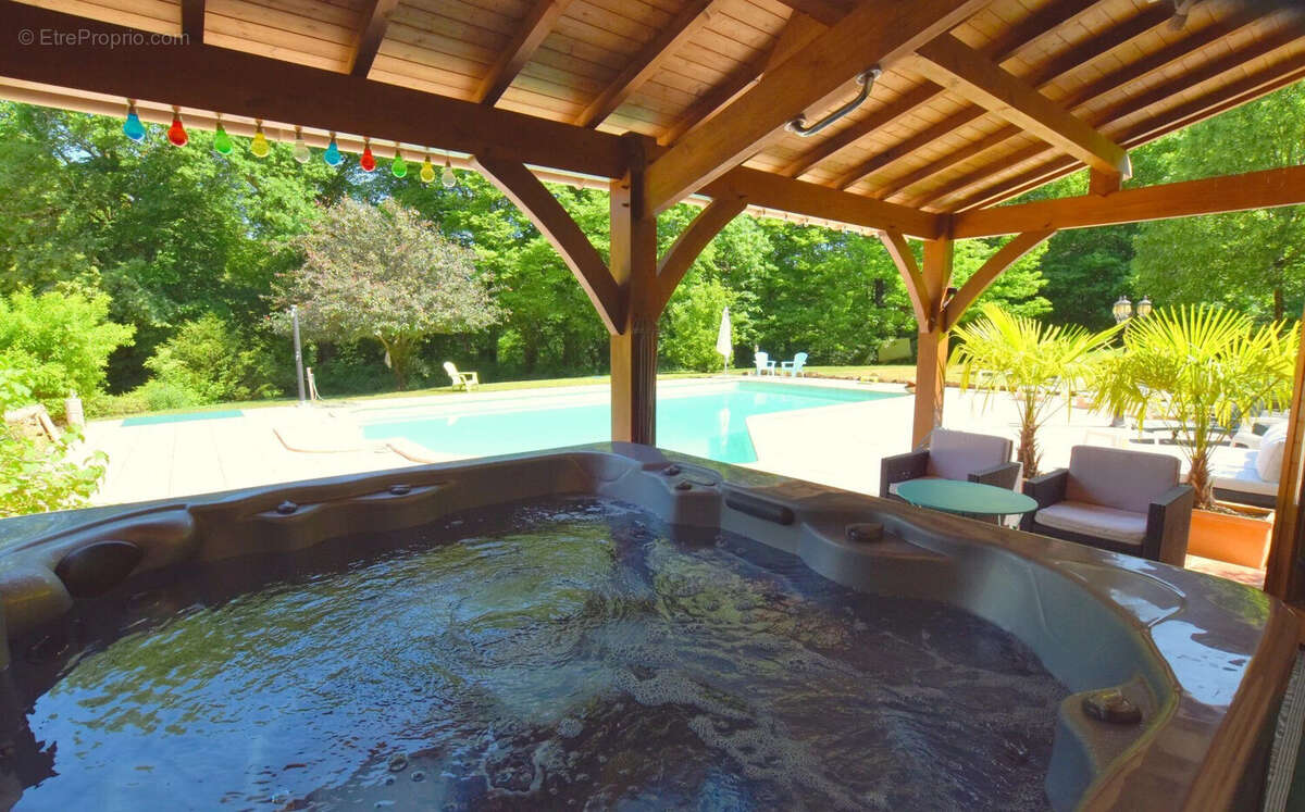 gîtes jaccuzi jardin lot Maison familliale pierre Piscine prestige propriete sauna - Maison à GRAMAT