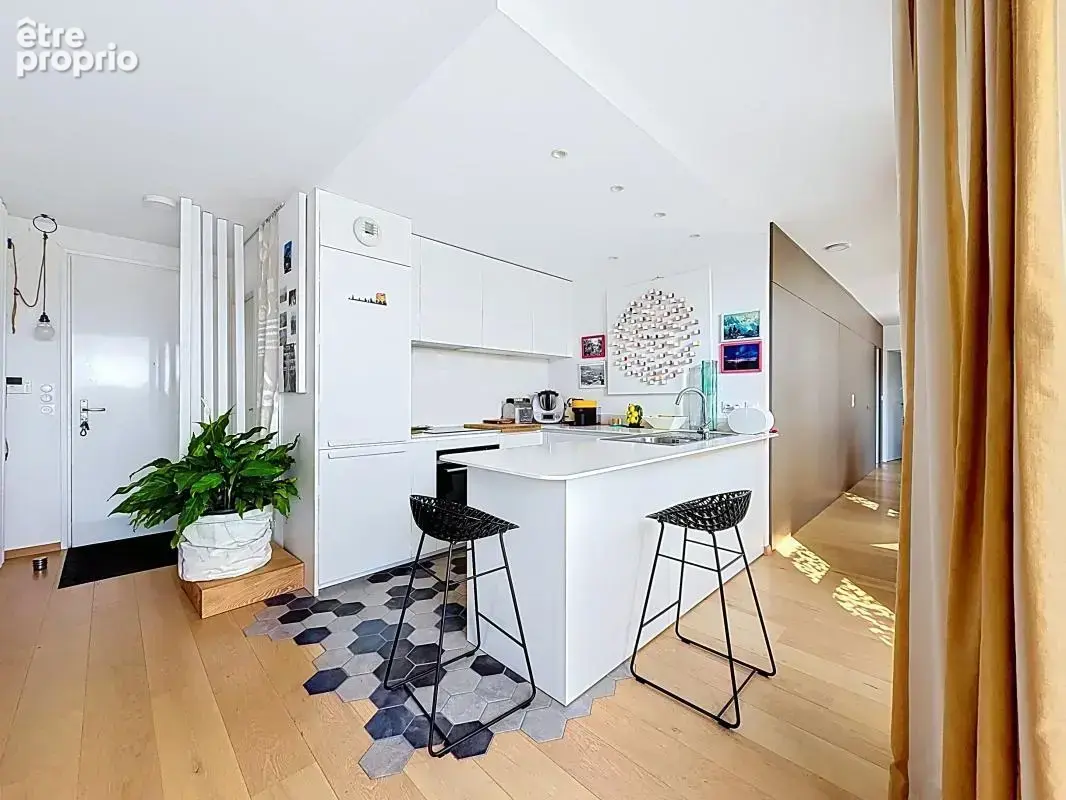 Appartement À Vendre - Dernier étage avec ascenseur privatif, terrasse et vue mer - photo 3