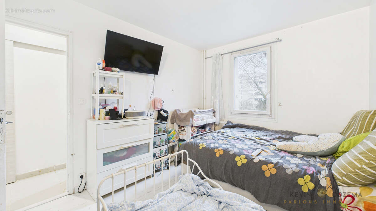 Appartement 3 pièces 70m2 - Proche Gare RER  D - photo 8