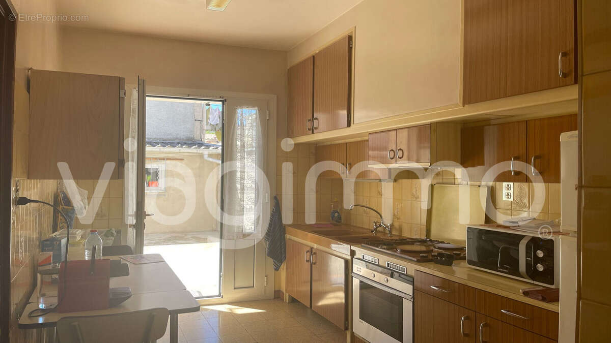 Appartement à MARSEILLE-5E