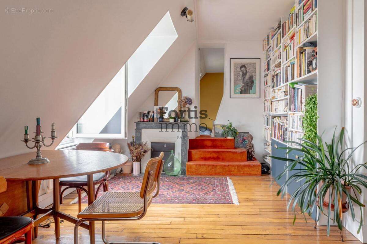 Appartement à PARIS-10E