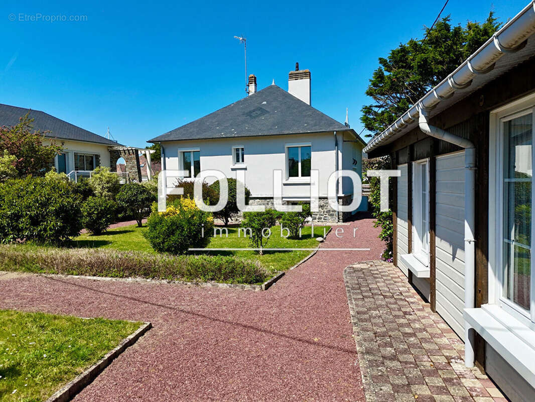 Maison à AGON-COUTAINVILLE