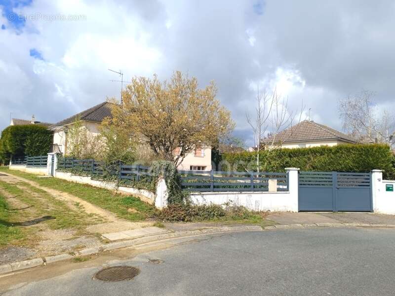 Maison à PARON