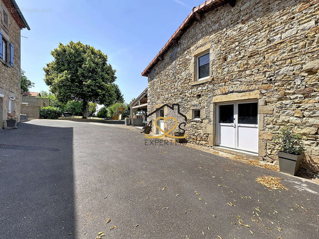Maison à GLAINE-MONTAIGUT