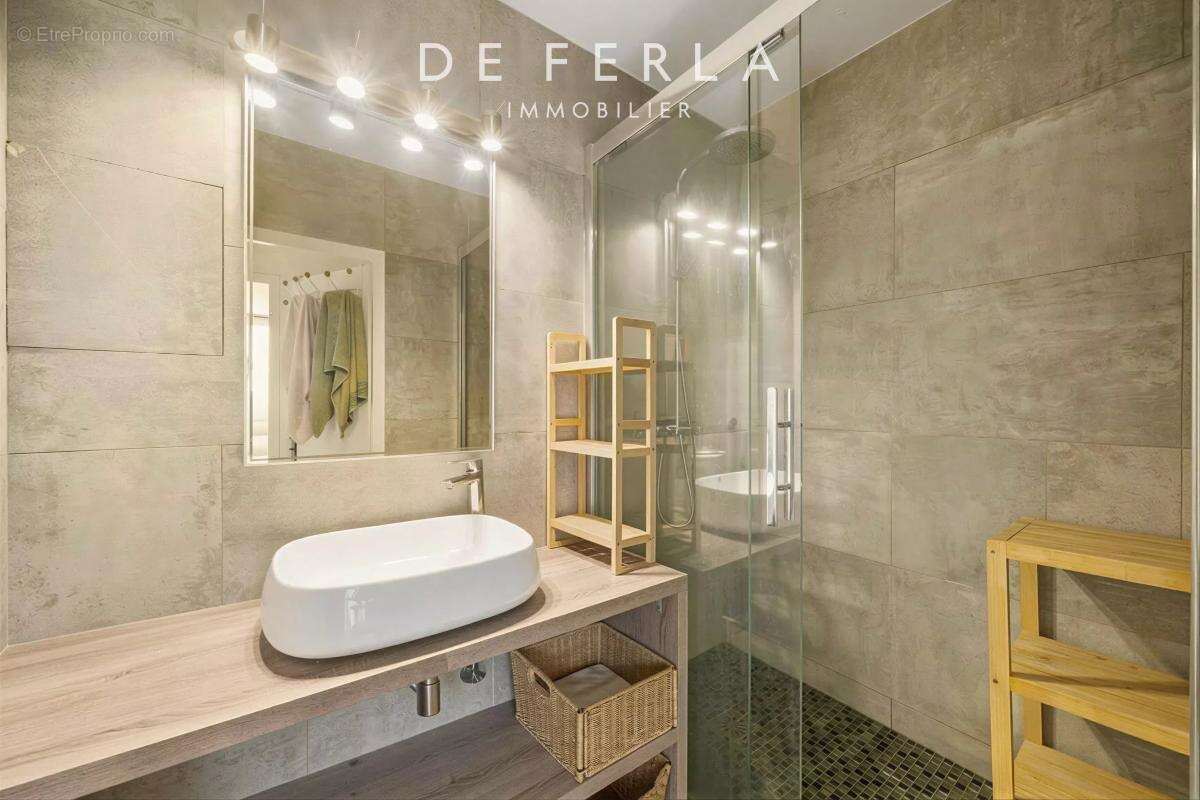 Appartement à PARIS-14E