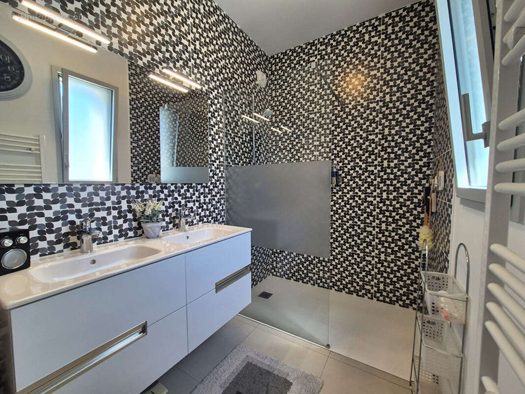 Exceptionnel : Appartement T4 vue mer sur la baie de Sion - photo 9