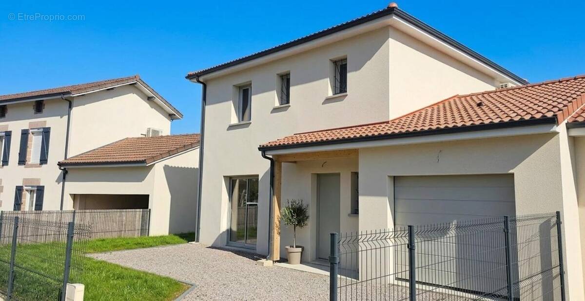 Maison à COUZEIX