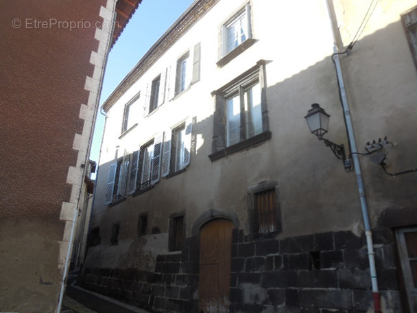 Appartement à MARINGUES