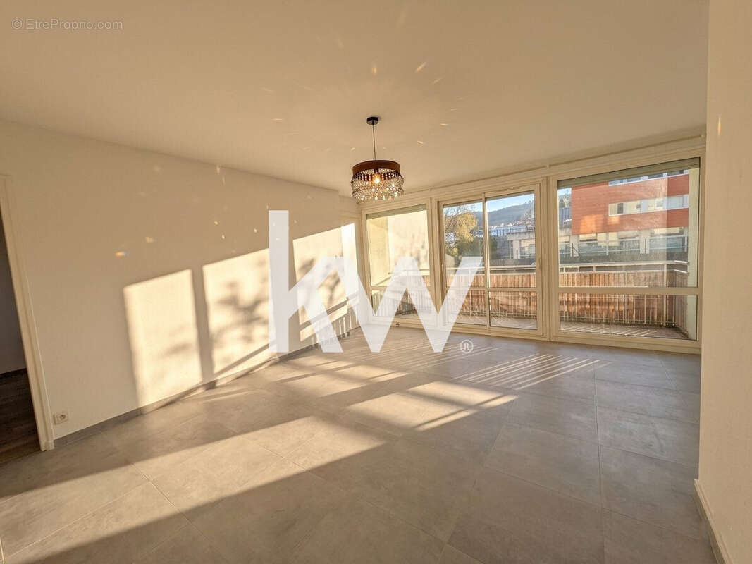 Appartement 69 m² à Saint-Etienne  - photo 2