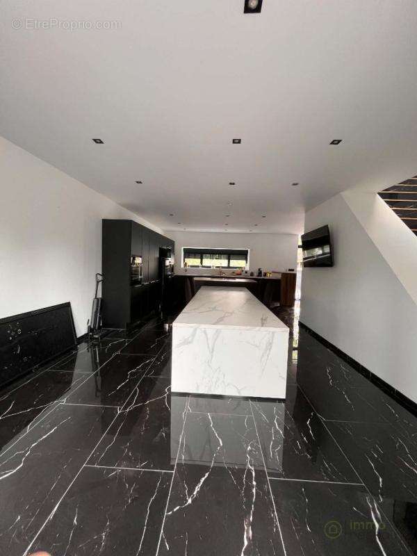 Maison 244 m² à Feignies  - photo 11