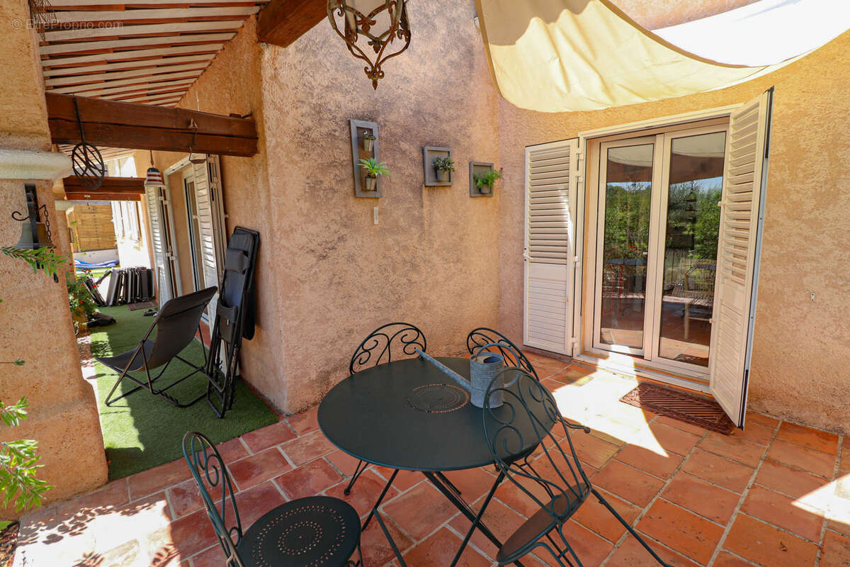 Flayosc exclusivite villa 136m2 3 chambres sur terrain 900m2 avec piscine - photo 12