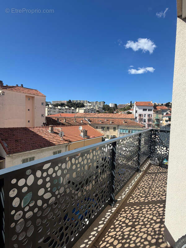 Appartement à SAINT-LAURENT-DU-VAR