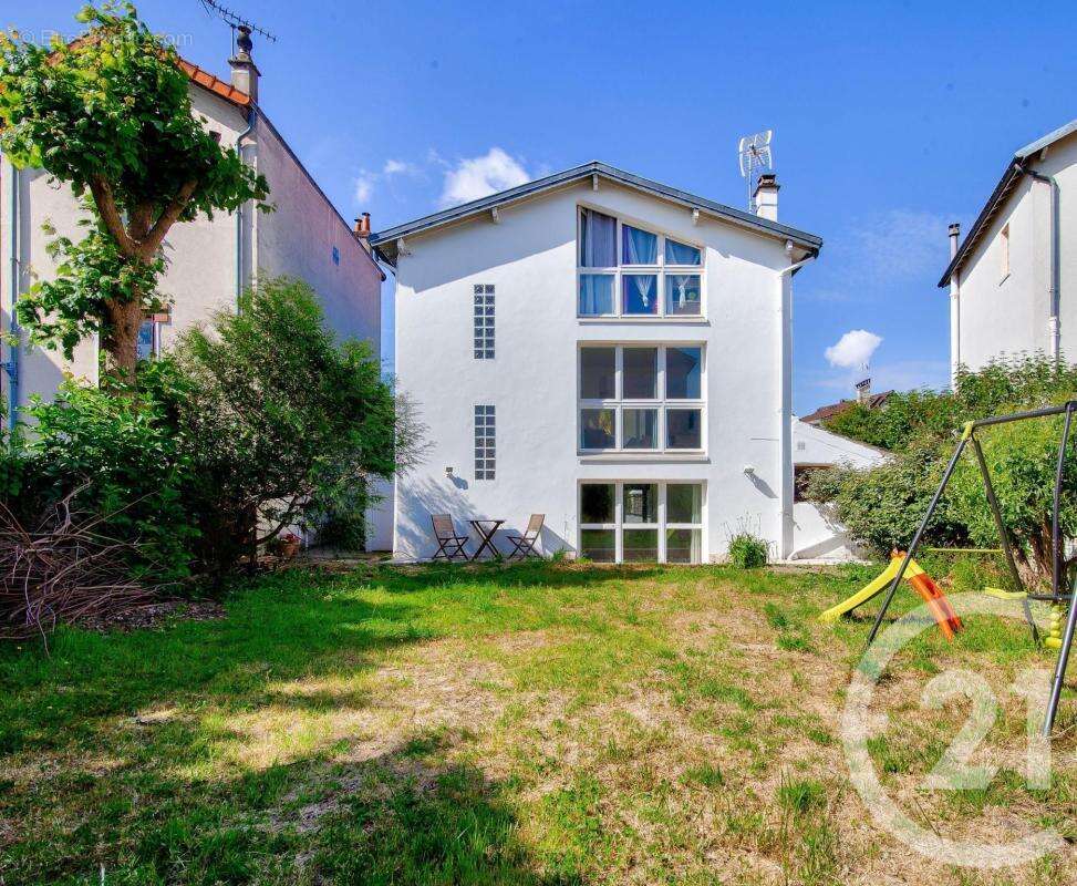 Maison à LES PAVILLONS-SOUS-BOIS