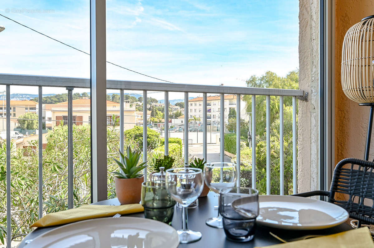 ** Proche Plage & Port ** Appartement  1 Pièce (28,05m²) ** (83430) SAINT MANDRIER SUR MER ** - photo 2