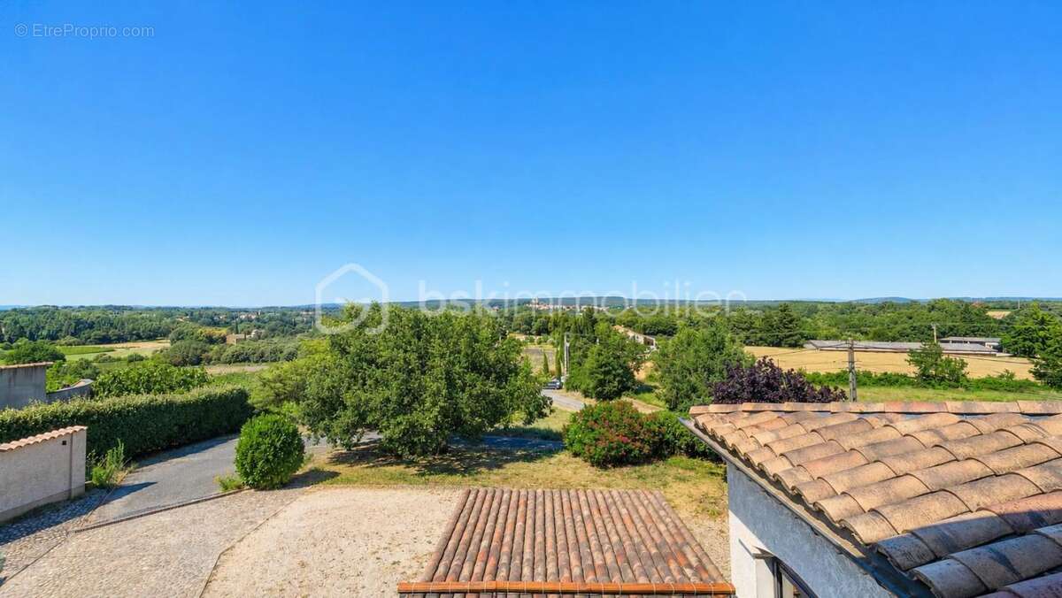 Maison traditionnelle avec très belle vue, grands volumes et terrain de plus de 2 000 m² - photo 9