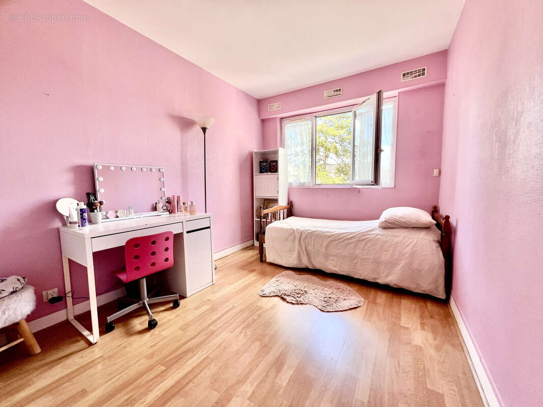 Appartement 88m2- dernier étage- balcon- cave - parking - photo 8