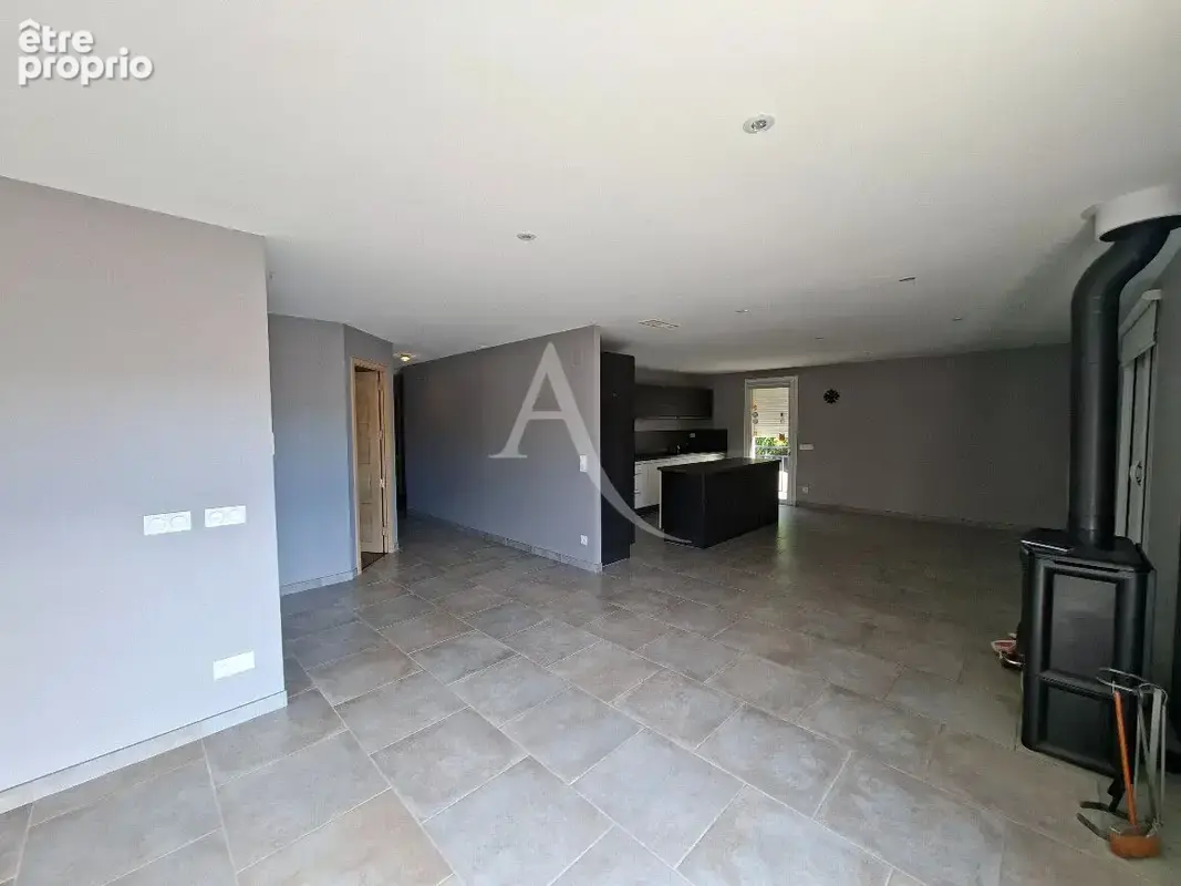 Maison avec garage et dépendance, vue dominante - photo 5
