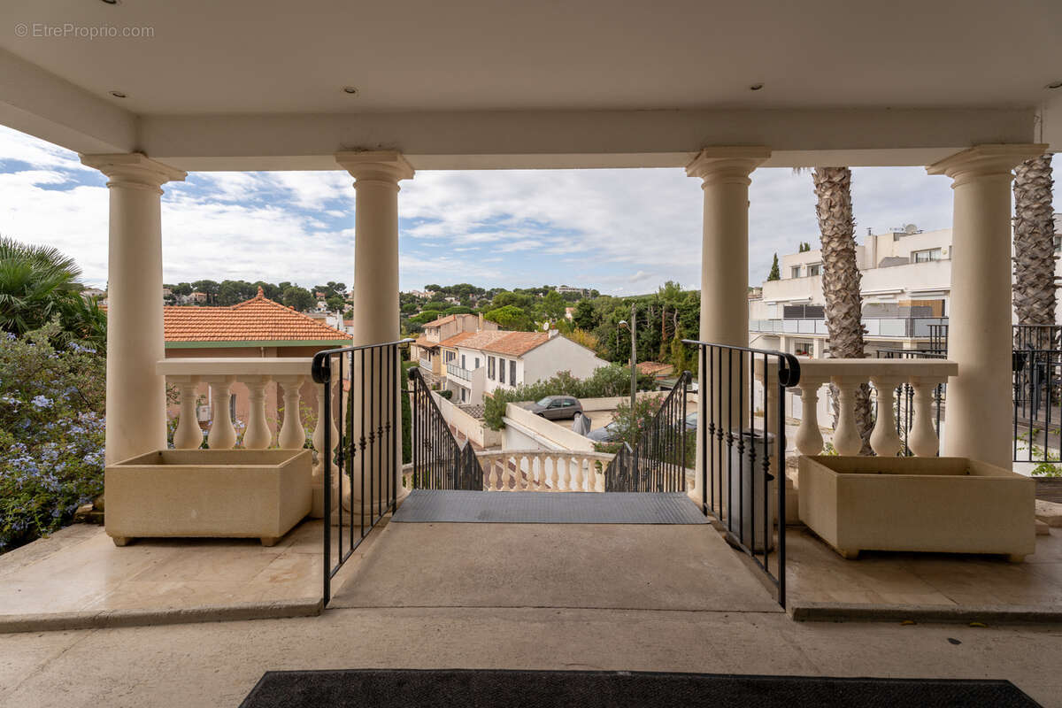 Commerce à CARRY-LE-ROUET