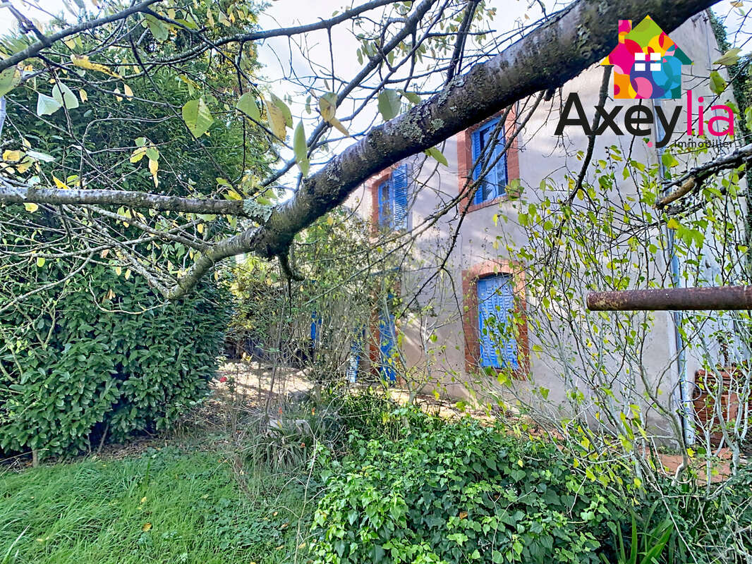 A vendre- roanne- maison à rénover entièrement composée de 2 appartements - photo 2